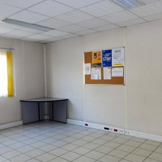  Agence Cosi : Commerces | LA CHAPELLE-SAINT-LUC (10600) | 680 m2 | 3 700 € 
