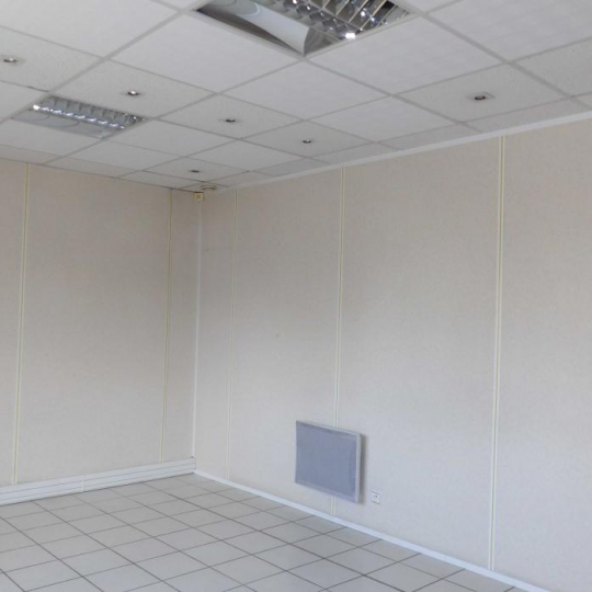  Agence Cosi : Commerces | LA CHAPELLE-SAINT-LUC (10600) | 680 m2 | 3 700 € 
