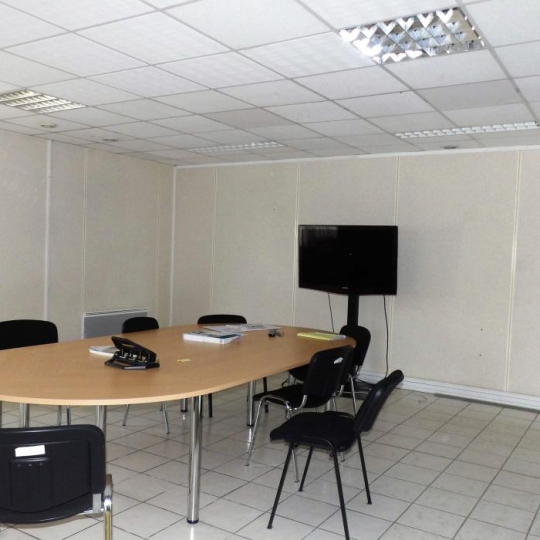  Agence Cosi : Commerces | LA CHAPELLE-SAINT-LUC (10600) | 680 m2 | 3 700 € 