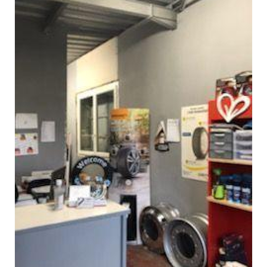  Agence Cosi : Local / Bureau | SAINT-ANDRE-LES-VERGERS (10120) | 300 m2 | 1 800 € 