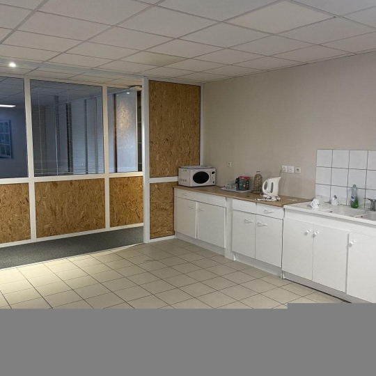  Agence Cosi : Office | LA CHAPELLE-SAINT-LUC (10600) | 1 385 m2 | 17 700 € 