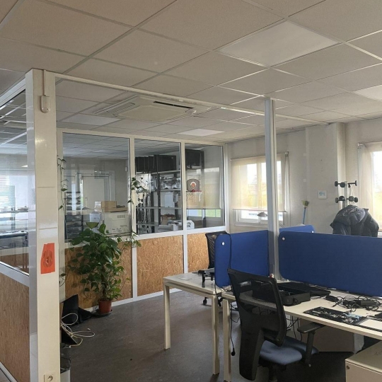  Agence Cosi : Office | LA CHAPELLE-SAINT-LUC (10600) | 1 385 m2 | 17 700 € 