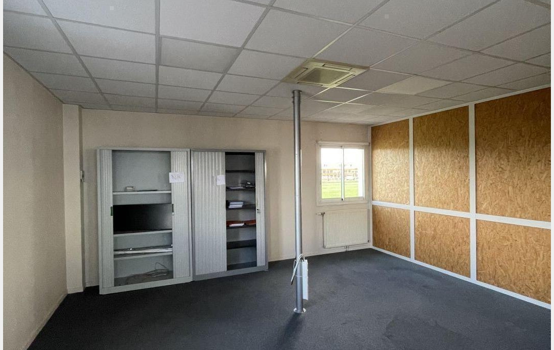 Agence Cosi : Office | LA CHAPELLE-SAINT-LUC (10600) | 1 385 m2 | 17 700 € 