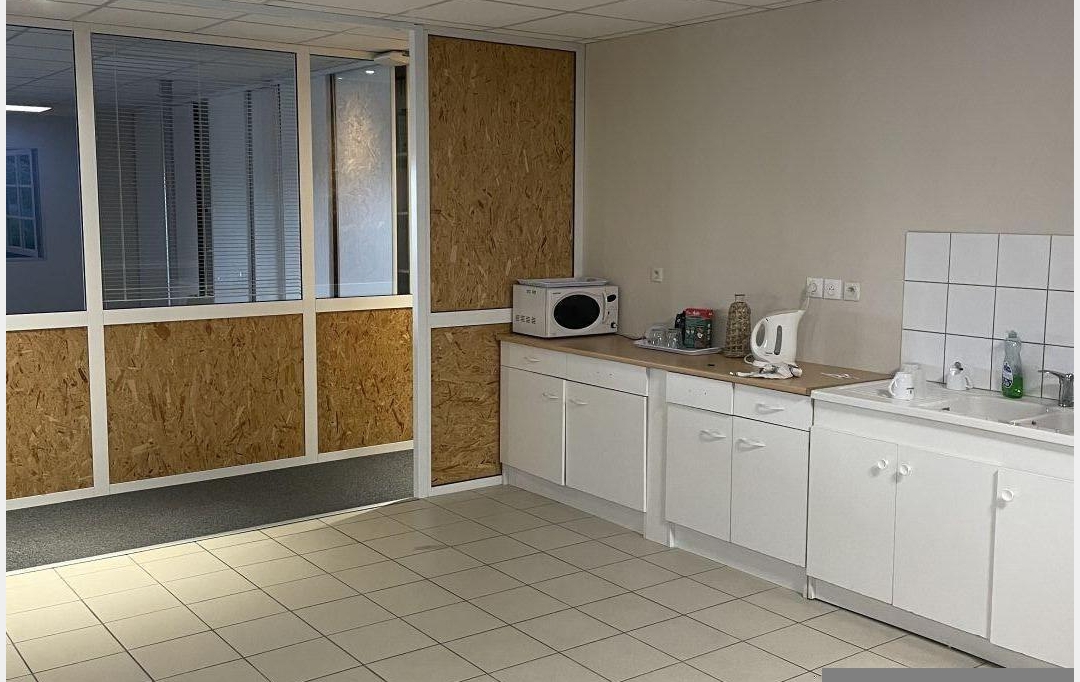 Agence Cosi : Office | LA CHAPELLE-SAINT-LUC (10600) | 1 385 m2 | 17 700 € 