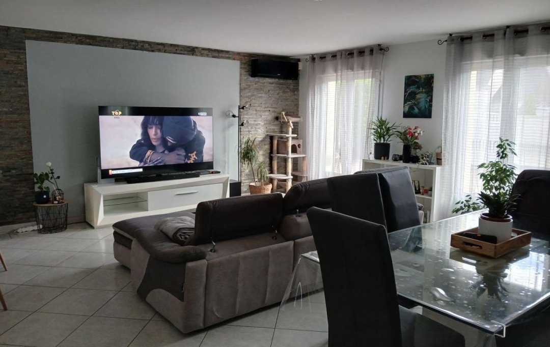 Agence Cosi : Maison / Villa | LA RIVIERE-DE-CORPS (10440) | 101 m2 | 1 100 € 