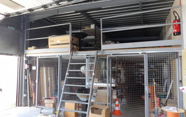 Agence Cosi : Commerces | LA CHAPELLE-SAINT-LUC (10600) | 680 m2 | 3 700 € 