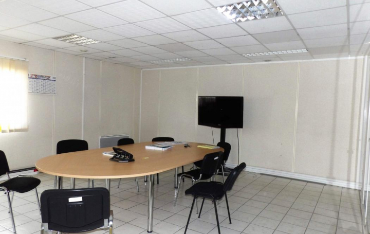 Agence Cosi : Commerces | LA CHAPELLE-SAINT-LUC (10600) | 680 m2 | 3 700 € 