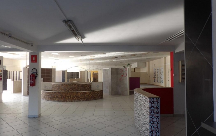 Agence Cosi : Local / Bureau | LA CHAPELLE-SAINT-LUC (10600) | 970 m2 | 4 000 € 