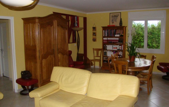 Agence Cosi : Maison / Villa | ROSIERES-PRES-TROYES (10430) | 145 m2 | 1 250 € 