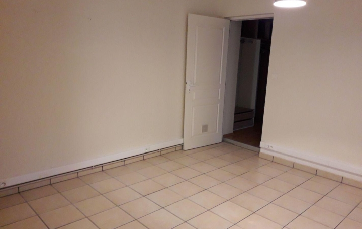 Agence Cosi : Appartement | LA CHAPELLE-SAINT-LUC (10600) | 35 m2 | 380 € 