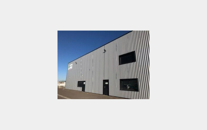 Activité commerciale LAVAU 396 m2 3 000 € Activité commerciale LAVAU 396 m2 3 000 €