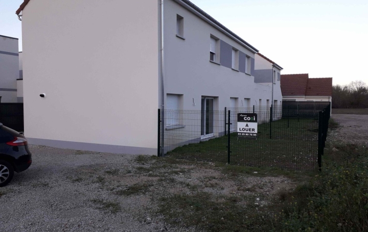 Maison   SAINT-LYE  81 m2 900 € 